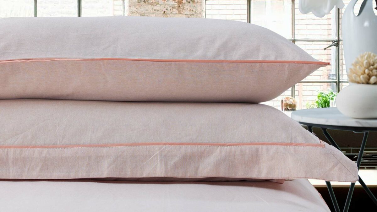 Chambray-bedding-Peach-plain-pillow-stack