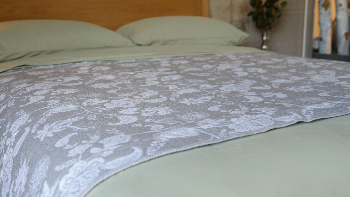 Jacquard Bedspread - Grey or Green - Image 5