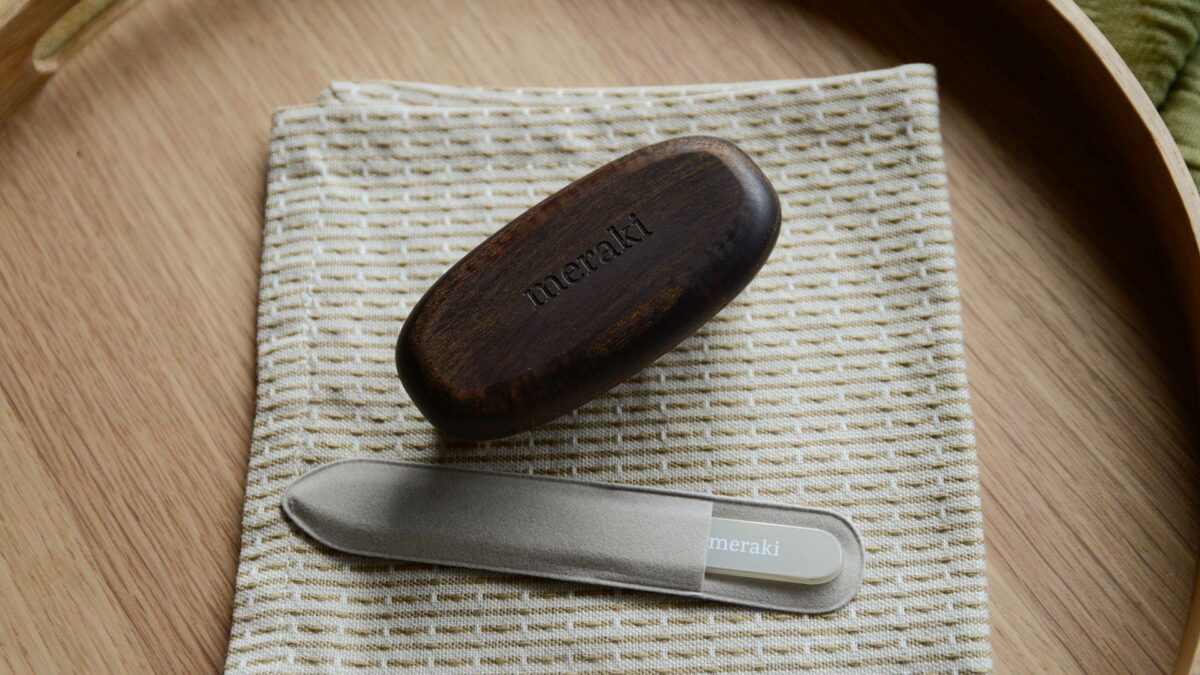 Dark Wood Nail Brush - Image 2