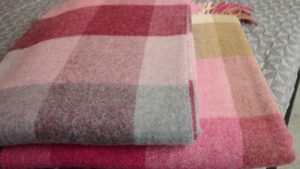 Rome-new-wool-throws-pink