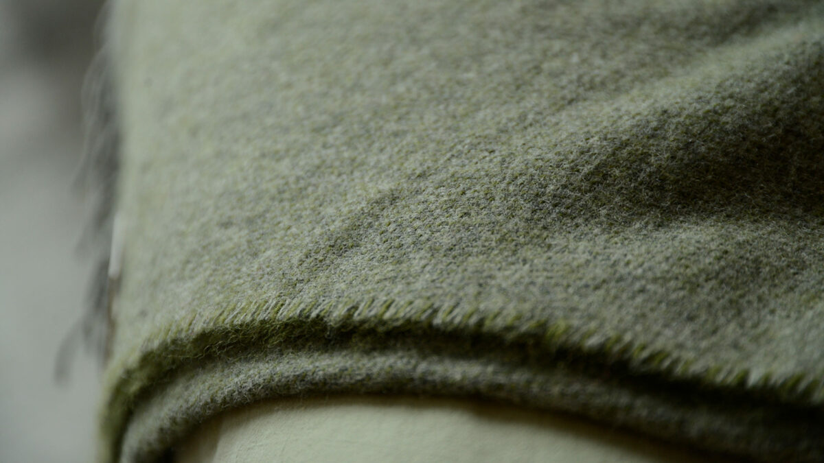 Marl Pure Wool Throws - 3 Colours - Image 2