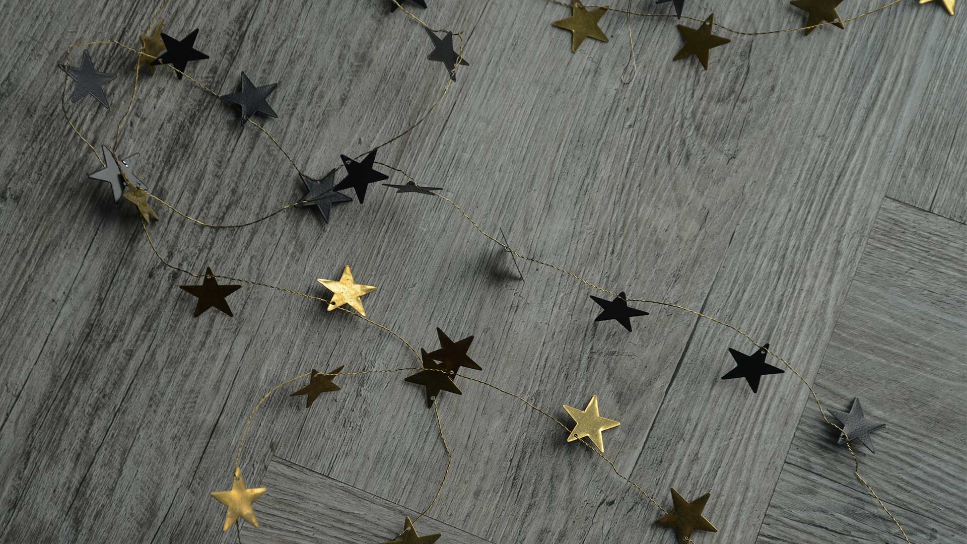 star garland black and brass