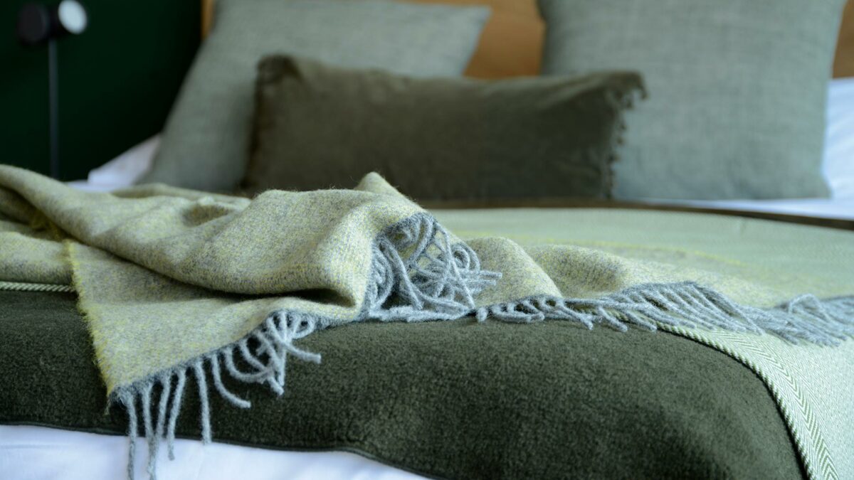 Marl Pure Wool Throws - 3 Colours - Image 8