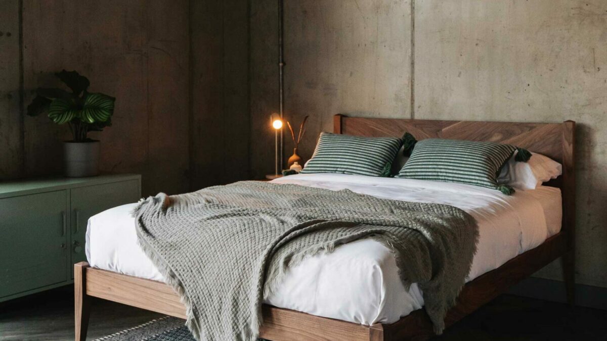 Dalston Classic Bed - Image 7