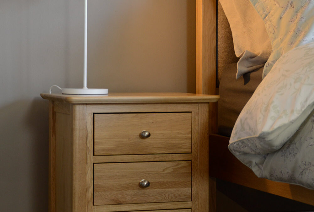 Classic Oak Three-Drawer Bedside Chest - Image 10