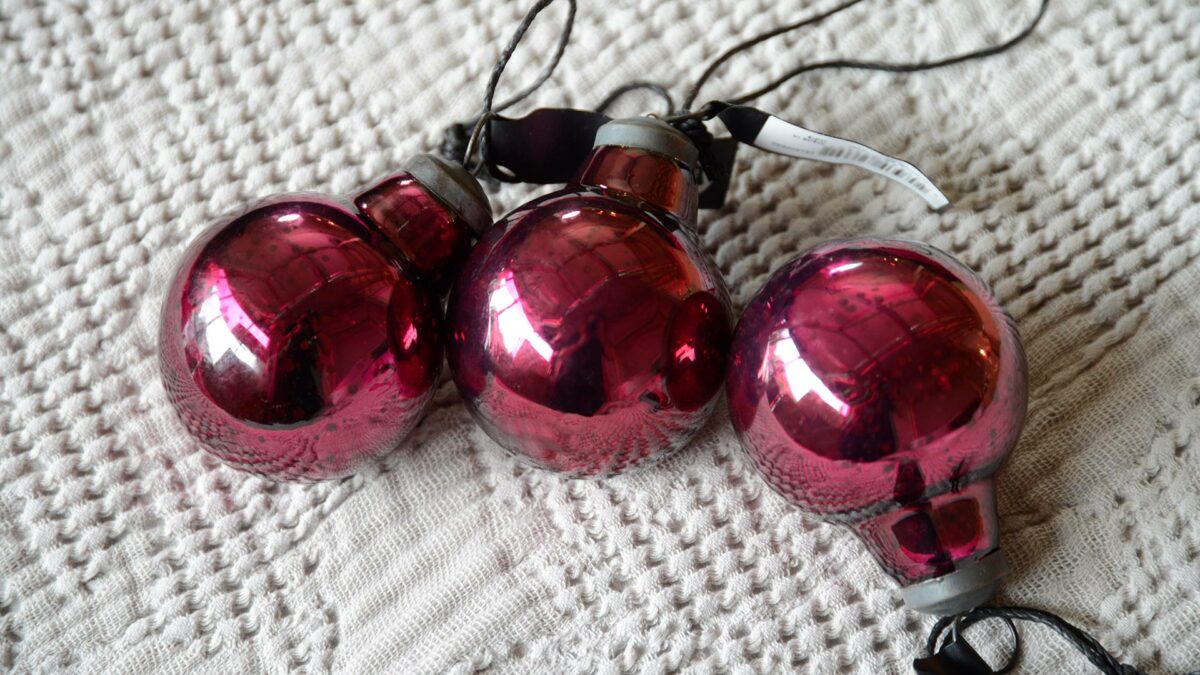 Set of Vintage Look Christmas Baubles - Image 4